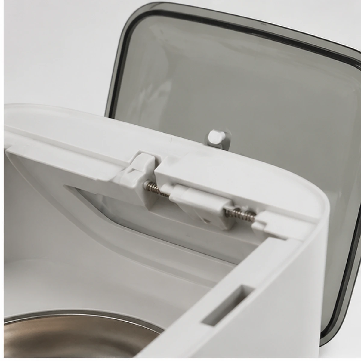 RFID Selective-Access Pet Feeder detail